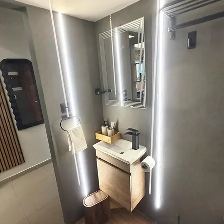 דירה Orchid Modern Near Metro & Free Parking סלוניקי